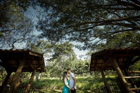 prewedding-ensaio-casamentoemuberlandia-ensaiodecasal-danielcustodiofotografo-fotografoemuberlandia-casamento-noivaemuberlandia-araguari-minicasamento-makenoiva-casamentonocampo-noivado-noiva2023-noivado-pedidodecasamento-aliança-ensaiocriativo-fotografo-'