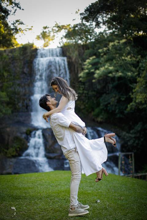 prewedding-ensaio-casamentoemuberlandia-ensaiodecasal-danielcustodiofotografo-fotografoemuberlandia-casamento-noivaemuberlandia-araguari-minicasamento-makenoiva-casamentonocampo-noivado-noiva2023-noivado-pedidodecasamento-aliança-ensaiocriativo-fotografo-'