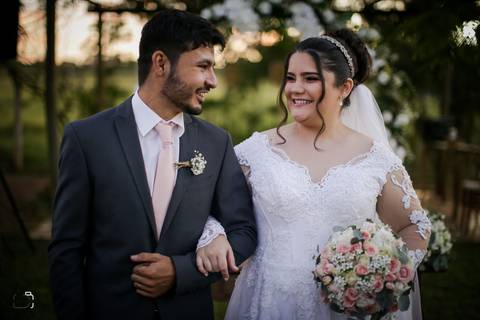 casamento-minicasamento-casamentoemuberlandia-miniwedding-wedding-casamento-uberlandia-casamentominimalista-makenoiva-buque-vestidodenoiva-cerimoniaaoarlivre-cerimoniaaopodosol-cerimoniamenordecasamento-weddingday-amor-danielcustodiofotografo-espaçonoiva'