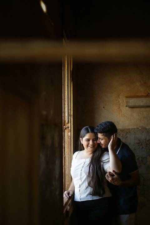 prewedding-ensaio-fotosdecasal-casamentoemuberlandia-casamento-fotodecasamento-ensaiofotografico-fotografias-danielcustodiofotografo-foto-makenoiva-estaçãoirara-podosol-florestadolobo-brasil-uberlandia-amor-aliança-casamento2023-minicasamento-wedding-'