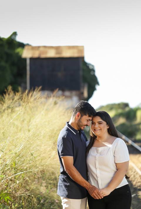 prewedding-ensaio-fotosdecasal-casamentoemuberlandia-casamento-fotodecasamento-ensaiofotografico-fotografias-danielcustodiofotografo-foto-makenoiva-estaçãoirara-podosol-florestadolobo-brasil-uberlandia-amor-aliança-casamento2023-minicasamento-wedding-'