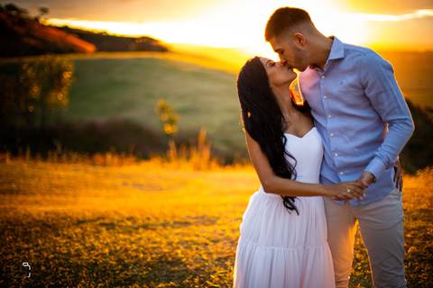 pre-wedding-wedding-ensaio-namoro-casal-fotos-fotografiasemuberlandia-fotografo-ensaiodenamoro-ensaioemuberlandia-fotografoemuberlandia-danielcustodiofotografo-casamento-casamentoemuberlandia-casamentoemcampo-minicasamento-minasgerais-brasil-fotoscriativa'