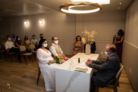 prewedding-wedding-casamentocivil-cerimoniadecasamento-civil-casamentoemuberlandia-fotografias-fotos-danielcustodiofotografo-uberlandia-cartorio-patiosabia-makenoiva-casamentonocampo-florestadolobo-girassol-buque-vestidodenoiva-amor-aliança-minicasamento-'