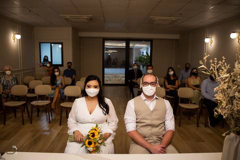 prewedding-wedding-casamentocivil-cerimoniadecasamento-civil-casamentoemuberlandia-fotografias-fotos-danielcustodiofotografo-uberlandia-cartorio-patiosabia-makenoiva-casamentonocampo-florestadolobo-girassol-buque-vestidodenoiva-amor-aliança-minicasamento-'