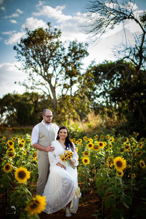 prewedding-wedding-casamentocivil-cerimoniadecasamento-civil-casamentoemuberlandia-fotografias-fotos-danielcustodiofotografo-uberlandia-cartorio-patiosabia-makenoiva-casamentonocampo-florestadolobo-girassol-buque-vestidodenoiva-amor-aliança-minicasamento-'