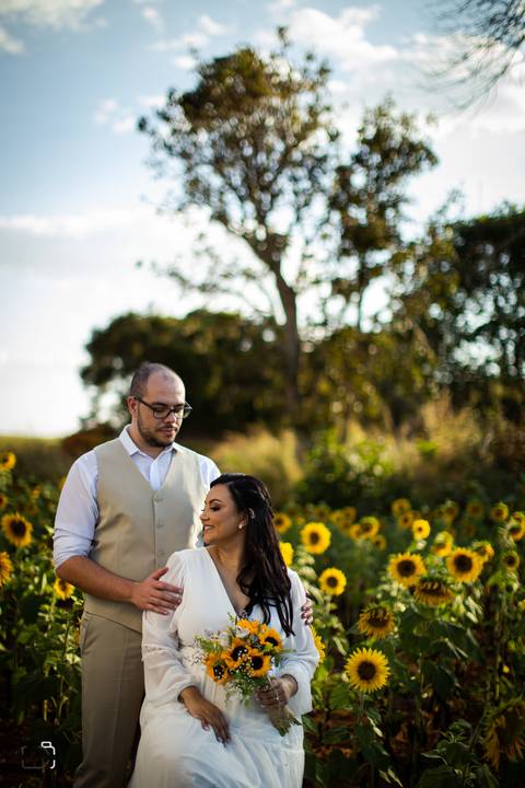 prewedding-wedding-casamentocivil-cerimoniadecasamento-civil-casamentoemuberlandia-fotografias-fotos-danielcustodiofotografo-uberlandia-cartorio-patiosabia-makenoiva-casamentonocampo-florestadolobo-girassol-buque-vestidodenoiva-amor-aliança-minicasamento-'