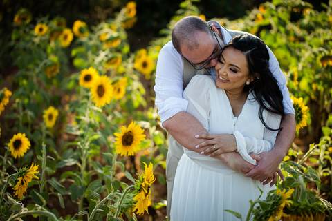 prewedding-wedding-casamentocivil-cerimoniadecasamento-civil-casamentoemuberlandia-fotografias-fotos-danielcustodiofotografo-uberlandia-cartorio-patiosabia-makenoiva-casamentonocampo-florestadolobo-girassol-buque-vestidodenoiva-amor-aliança-minicasamento-'