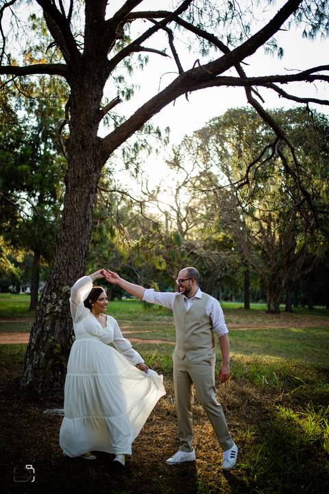 prewedding-wedding-casamentocivil-cerimoniadecasamento-civil-casamentoemuberlandia-fotografias-fotos-danielcustodiofotografo-uberlandia-cartorio-patiosabia-makenoiva-casamentonocampo-florestadolobo-girassol-buque-vestidodenoiva-amor-aliança-minicasamento-'