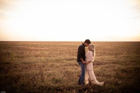 prewedding-ensaiodecasal-wedding-uberlandia-araguari-ensaioemaraguari-ensaioemuberlandia-fotografiasemaraguari-fotografias-danielcustodio-fotografodecasamento-ensaiodenamorados-minicasamento-noiva-noivo-fotoscriativas-pordosol-ensaioproximodeuberlandia'