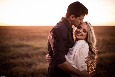 prewedding-ensaiodecasal-wedding-uberlandia-araguari-ensaioemaraguari-ensaioemuberlandia-fotografiasemaraguari-fotografias-danielcustodio-fotografodecasamento-ensaiodenamorados-minicasamento-noiva-noivo-fotoscriativas-pordosol-ensaioproximodeuberlandia'