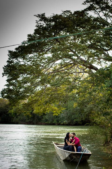 prewedding-ensaiodecasal-fotos-fotografiasdecasal-fotografias-ensaio-wedding-danielcustodio-casamento-minicasamento-cerimoniadecasamento-casamentoemuberlandia-casamentoemaraguari-makenoiva-noivas-noivos-madrinhas-cerimoniapordosol-pordosol-fotografo-udi-'