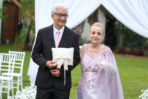 casamento-casamentonocampo-pordosol-casamentoarlive-casamentoemuberlandia-cerimoniaaberta-casamentolindo-cerimoniaemcampoaberto-uberlandiacasamento-fotografoemuberlandia-fotografiasdecasamento-danielcustodio-make-noiva-vestidodenoiva-noivo-buque-love-amor'