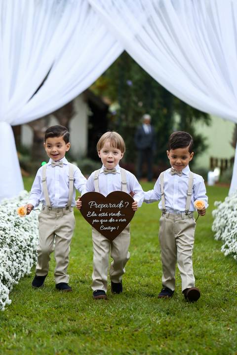 casamento-casamentonocampo-pordosol-casamentoarlive-casamentoemuberlandia-cerimoniaaberta-casamentolindo-cerimoniaemcampoaberto-uberlandiacasamento-fotografoemuberlandia-fotografiasdecasamento-danielcustodio-make-noiva-vestidodenoiva-noivo-buque-love-amor'