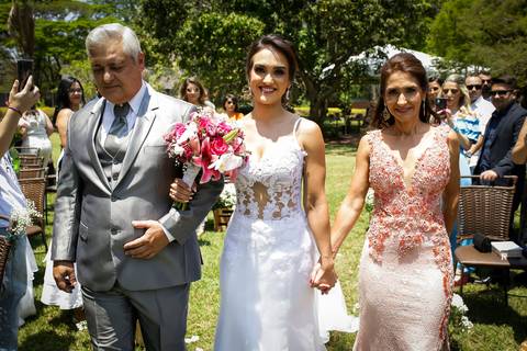 casamento-casamentonocampo-pordosol-casamentoarlive-casamentoemuberlandia-cerimoniaaberta-casamentolindo-cerimoniaemcampoaberto-uberlandiacasamento-fotografoemuberlandia-fotografiasdecasamento-danielcustodio-make-noiva-vestidodenoiva-noivo-buque-love-amor'