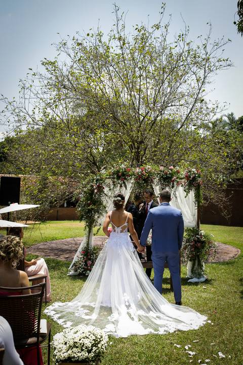 casamento-casamentonocampo-pordosol-casamentoarlive-casamentoemuberlandia-cerimoniaaberta-casamentolindo-cerimoniaemcampoaberto-uberlandiacasamento-fotografoemuberlandia-fotografiasdecasamento-danielcustodio-make-noiva-vestidodenoiva-noivo-buque-love-amor'