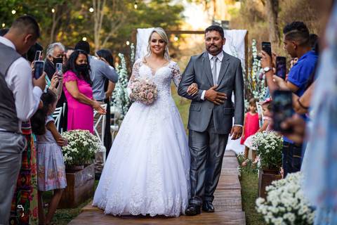 casamento-casamentonocampo-pordosol-casamentoarlive-casamentoemuberlandia-cerimoniaaberta-casamentolindo-cerimoniaemcampoaberto-uberlandiacasamento-fotografoemuberlandia-fotografiasdecasamento-danielcustodio-make-noiva-vestidodenoiva-noivo-buque-love-amor'