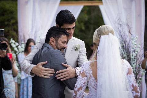 casamento-casamentonocampo-pordosol-casamentoarlive-casamentoemuberlandia-cerimoniaaberta-casamentolindo-cerimoniaemcampoaberto-uberlandiacasamento-fotografoemuberlandia-fotografiasdecasamento-danielcustodio-make-noiva-vestidodenoiva-noivo-buque-love-amor'