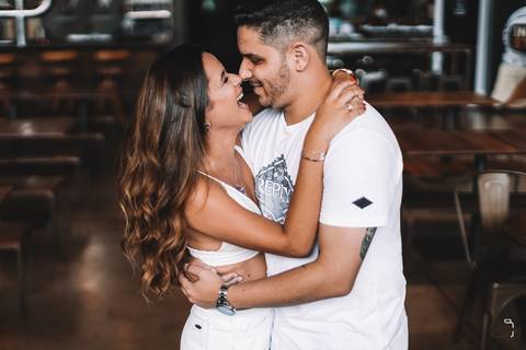 pre-wedding-ensaio-fotos-de-casal-namoro-casar-noivo-fotos-decasamento-noivas-fotos-para-casamento-daniel-custodio-fotografo-cerimonia-fotografias-mini-casamento-floresta-do-lobo-fotografo-minas-gerais-brasil-aliança-civil-amor-love-infinito-risada-'