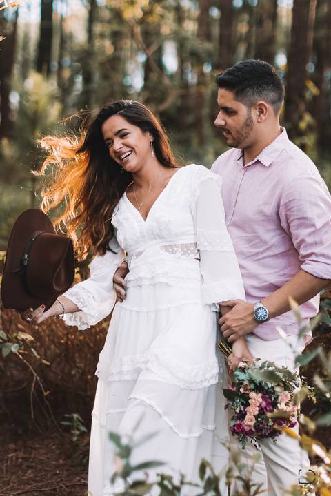 pre-wedding-ensaio-fotos-de-casal-namoro-casar-noivo-fotos-decasamento-noivas-fotos-para-casamento-daniel-custodio-fotografo-cerimonia-fotografias-mini-casamento-floresta-do-lobo-fotografo-minas-gerais-brasil-aliança-civil-amor-love-infinito-risada-'