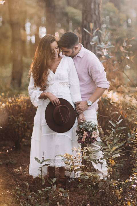 pre-wedding-ensaio-fotos-de-casal-namoro-casar-noivo-fotos-decasamento-noivas-fotos-para-casamento-daniel-custodio-fotografo-cerimonia-fotografias-mini-casamento-floresta-do-lobo-fotografo-minas-gerais-brasil-aliança-civil-amor-love-infinito-risada-'