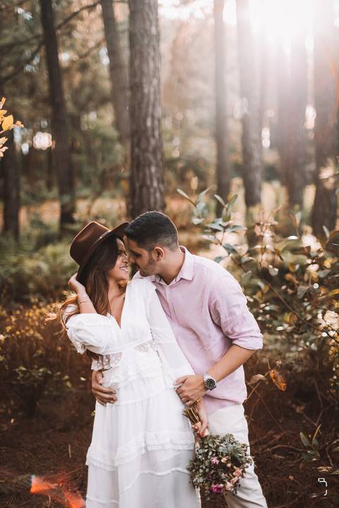 pre-wedding-ensaio-fotos-de-casal-namoro-casar-noivo-fotos-decasamento-noivas-fotos-para-casamento-daniel-custodio-fotografo-cerimonia-fotografias-mini-casamento-floresta-do-lobo-fotografo-minas-gerais-brasil-aliança-civil-amor-love-infinito-risada-'