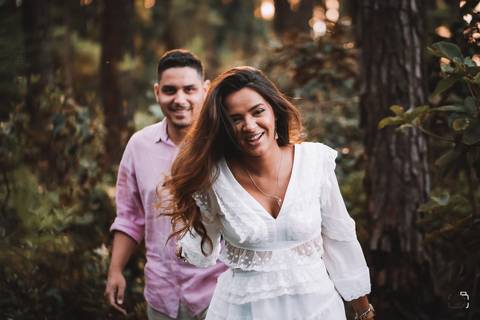 pre-wedding-ensaio-fotos-de-casal-namoro-casar-noivo-fotos-decasamento-noivas-fotos-para-casamento-daniel-custodio-fotografo-cerimonia-fotografias-mini-casamento-floresta-do-lobo-fotografo-minas-gerais-brasil-aliança-civil-amor-love-infinito-risada-'