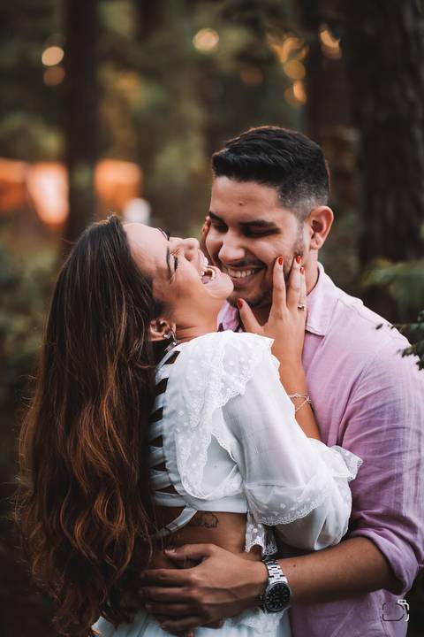 pre-wedding-ensaio-fotos-de-casal-namoro-casar-noivo-fotos-decasamento-noivas-fotos-para-casamento-daniel-custodio-fotografo-cerimonia-fotografias-mini-casamento-floresta-do-lobo-fotografo-minas-gerais-brasil-aliança-civil-amor-love-infinito-risada-'
