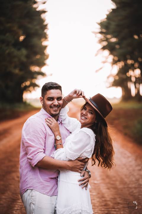 pre-wedding-ensaio-fotos-de-casal-namoro-casar-noivo-fotos-decasamento-noivas-fotos-para-casamento-daniel-custodio-fotografo-cerimonia-fotografias-mini-casamento-floresta-do-lobo-fotografo-minas-gerais-brasil-aliança-civil-amor-love-infinito-risada-'