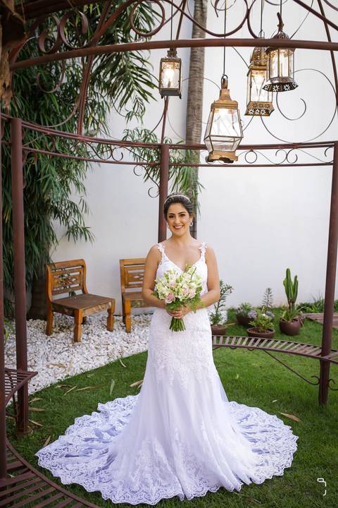 casamento-casar-noiva-make-uberlandia-cerimonia-fotografias-fotografo-foto-minas-gerais-daniel-custodio-vestido-terno-noivo-brinde-festa-decoração-brasil-chacara-dj-bufffet-pista-banda-musical-sapato-buque-arte-pordosol-dança-noivos-sorriso-civil-ensaio'