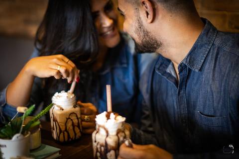pre-wedding-ensaio-foto-fotografias-casal-casar-uberlandia-casamento-minas-gerais-cerimonia-fotografo-daniel-custodio-religioso-civil-foto-de-casamento-cafe-romantico-lindos-casal-de-namorados-fotografo-de-casamento-brasil-mundo-amor-love-sorrriso-amores'