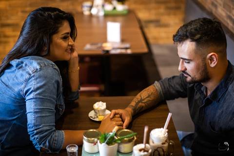 pre-wedding-ensaio-foto-fotografias-casal-casar-uberlandia-casamento-minas-gerais-cerimonia-fotografo-daniel-custodio-religioso-civil-foto-de-casamento-cafe-romantico-lindos-casal-de-namorados-fotografo-de-casamento-brasil-mundo-amor-love-sorrriso-amores'