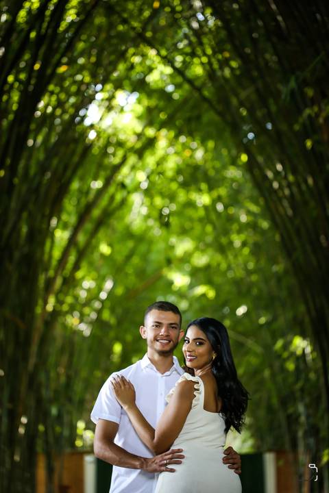 pre-wedding-ensaio-fotografias-casamento-araxa-minas-gerais-uberlandia-fotos-casar-make-noiva-noivo-buque-vestido-sapato-espaço-de-noiva-chacara-amor-terno-dj-pista-de-dança-buffet-decoração-banda-filmagem-cantor-pagode-sertanejo-retrato-mãe-pai-madrinha-'