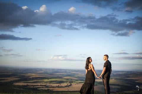 pre-wedding-ensaio-fotografias-casamento-araxa-minas-gerais-uberlandia-fotos-casar-make-noiva-noivo-buque-vestido-sapato-espaço-de-noiva-chacara-amor-terno-dj-pista-de-dança-buffet-decoração-banda-filmagem-cantor-pagode-sertanejo-retrato-mãe-pai-madrinha-'
