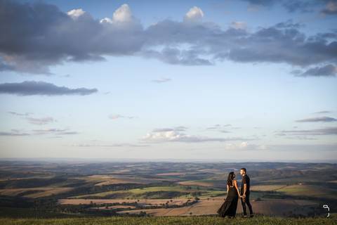 pre-wedding-ensaio-fotografias-casamento-araxa-minas-gerais-uberlandia-fotos-casar-make-noiva-noivo-buque-vestido-sapato-espaço-de-noiva-chacara-amor-terno-dj-pista-de-dança-buffet-decoração-banda-filmagem-cantor-pagode-sertanejo-retrato-mãe-pai-madrinha-'