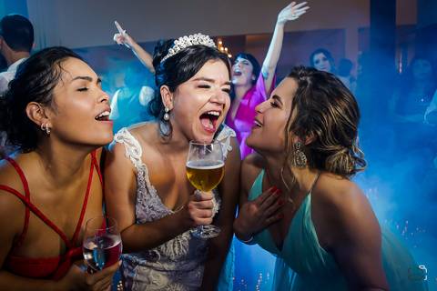 casamento-casar-wedding-casamentos-uberlandia-chacara-espaço=make-noiva-noivo-festa-dj-pista-de-dança-foto-fotografias-fotografo-buque-amor-vestido-terno-cerimonia-buffef-amor-love-minas-gerais-brasil-decoração-daniel-custodio-ensaio-studio-cerimonial-'