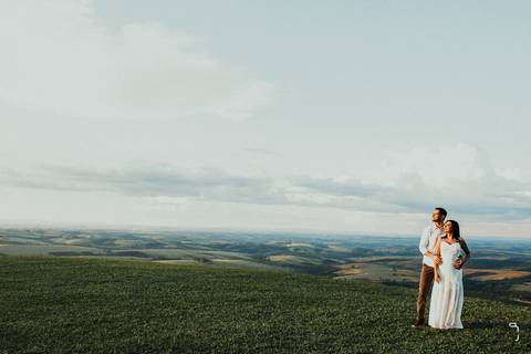 wedding-prewedding-ensaiodecasal-foot-fotografias-casamento-retrato-fotografodecasamento-uberlandia-araxa-pordosol-make-noiva-noivo-ensaiocriativo-love-minasgerais-brasil-vestidodenoiva-padrinhos-madrinhas-portaaliança-vestidodenoiva-amor-love-buffet-dj-'