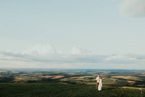 wedding-prewedding-ensaiodecasal-foot-fotografias-casamento-retrato-fotografodecasamento-uberlandia-araxa-pordosol-make-noiva-noivo-ensaiocriativo-love-minasgerais-brasil-vestidodenoiva-padrinhos-madrinhas-portaaliança-vestidodenoiva-amor-love-buffet-dj-'