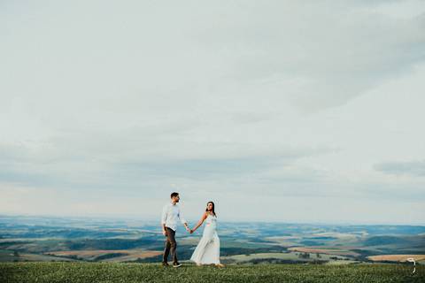 wedding-prewedding-ensaiodecasal-foot-fotografias-casamento-retrato-fotografodecasamento-uberlandia-araxa-pordosol-make-noiva-noivo-ensaiocriativo-love-minasgerais-brasil-vestidodenoiva-padrinhos-madrinhas-portaaliança-vestidodenoiva-amor-love-buffet-dj-'