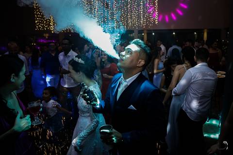 casamento-casar-noiva-rildo-cabelo-penteado-noivo-madrinha-irma-vestido-ensaio-foto-fotografias-buque-amor-casamento-igrejaodaniel-custodio-fotografodecasamento-minasgerais-brasil-love-inesquecivel-amor-namorados-chacara-cerimonia-cerimonial-dj-buffet-'