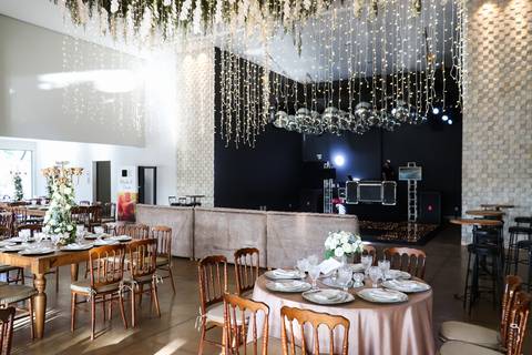 casamento-casar-noiva-rildo-cabelo-penteado-noivo-madrinha-irma-vestido-ensaio-foto-fotografias-buque-amor-casamento-igrejaodaniel-custodio-fotografodecasamento-minasgerais-brasil-love-inesquecivel-amor-namorados-chacara-cerimonia-cerimonial-dj-buffet-'