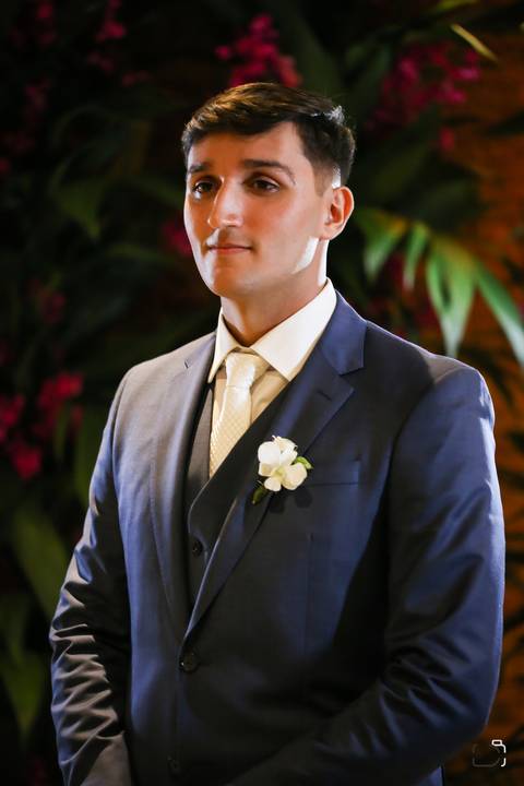 casamento-cerimonia-noiva-make-peteado-buque-vestido-espaço-rildo-mae-avo-pai-noivo-madrinha-padrinho-coco-bambu-uberlandia-minas-fotografo-de-casamento-restrato-danil-custodio-terno-pista-de-dança-dj-cerimonia-civil-fotos-festa-banda-decoração-amor-love'