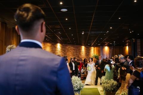 casamento-cerimonia-noiva-make-peteado-buque-vestido-espaço-rildo-mae-avo-pai-noivo-madrinha-padrinho-coco-bambu-uberlandia-minas-fotografo-de-casamento-restrato-danil-custodio-terno-pista-de-dança-dj-cerimonia-civil-fotos-festa-banda-decoração-amor-love'