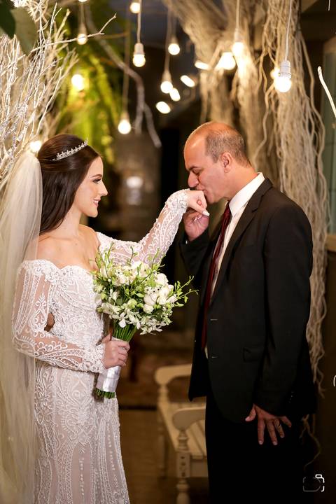 casamento-cerimonia-noiva-make-peteado-buque-vestido-espaço-rildo-mae-avo-pai-noivo-madrinha-padrinho-coco-bambu-uberlandia-minas-fotografo-de-casamento-restrato-danil-custodio-terno-pista-de-dança-dj-cerimonia-civil-fotos-festa-banda-decoração-amor-love'