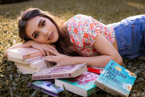 Foto de debutante com livros'