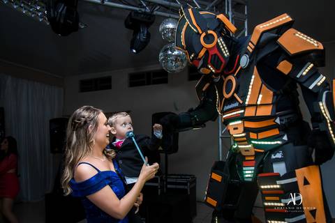festa de formatura com robo de led'