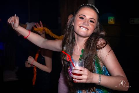 debutante aproveitando'