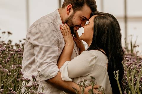 Tocando na barba do namorado'