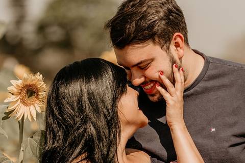 Fazendo carinho no rosto'