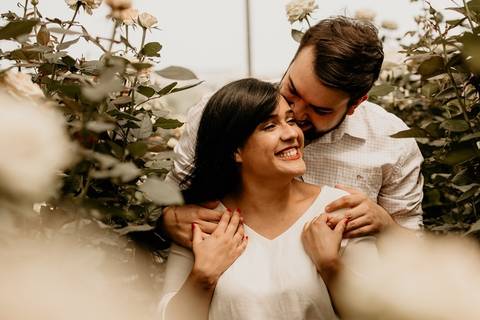 Ensaio fotográfico no campo de flores'