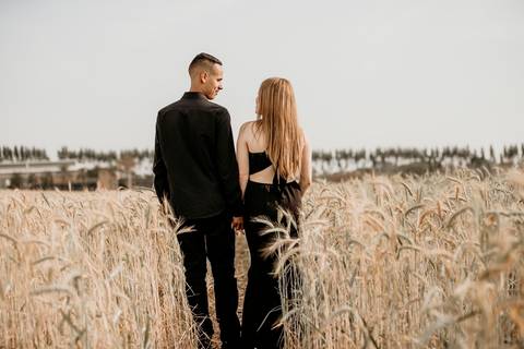 Pré-wedding no campo de trigo'
